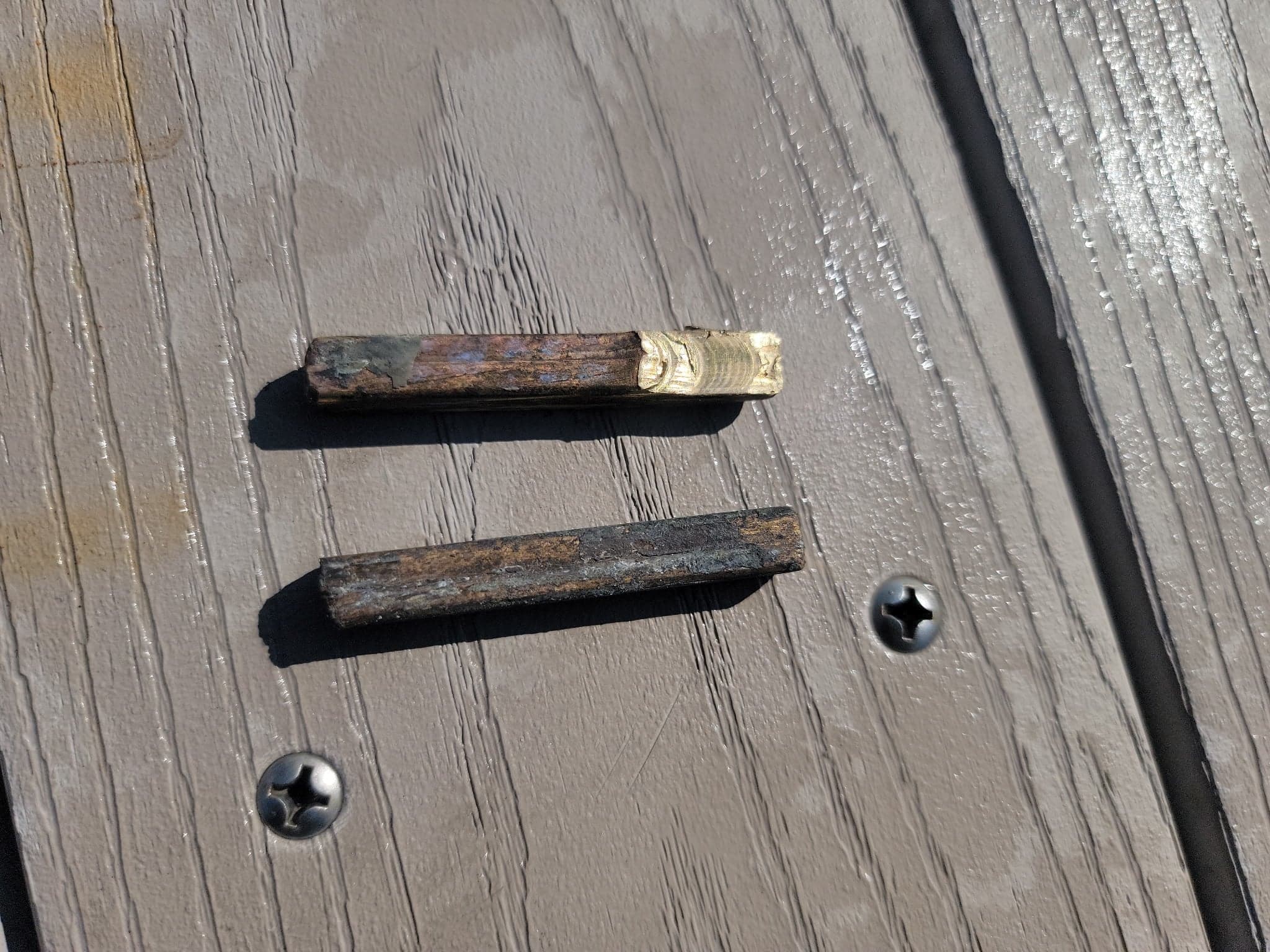 One newer and one worn prop-shaft drive key compared side by side