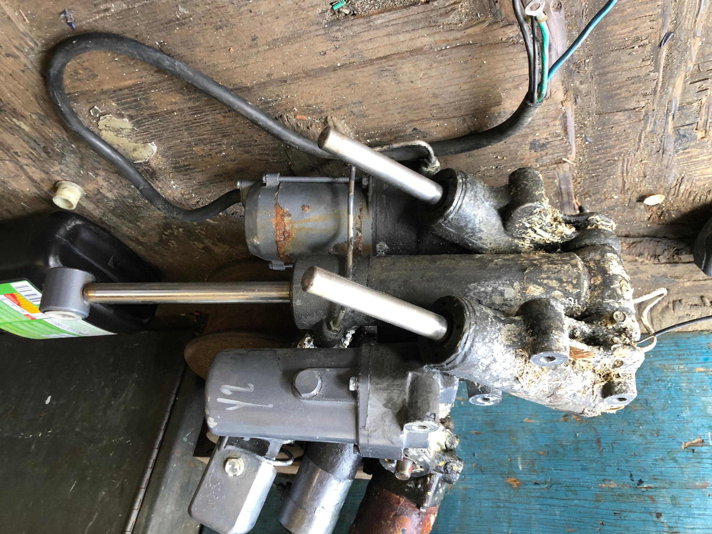 Pair of trim rams pulled from a corroded outboard mid-bracket